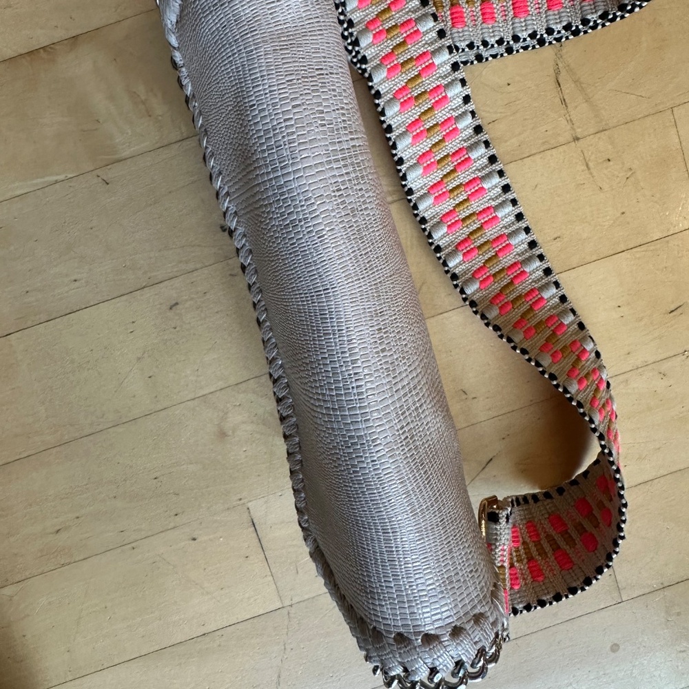 Sondra Roberts Squared beige silver shimmer crossbody/clutch, L1047 - Picture 4 of 10